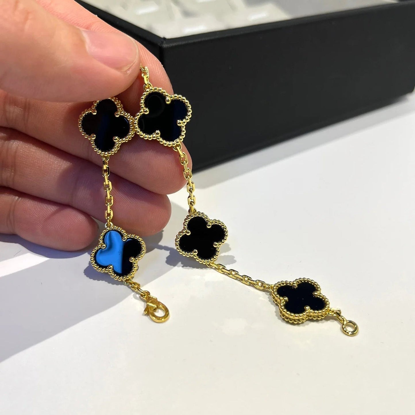 [BLUE TEARS] CLOVER 5 MOTIF ONYXS BRACELET COLLECTION