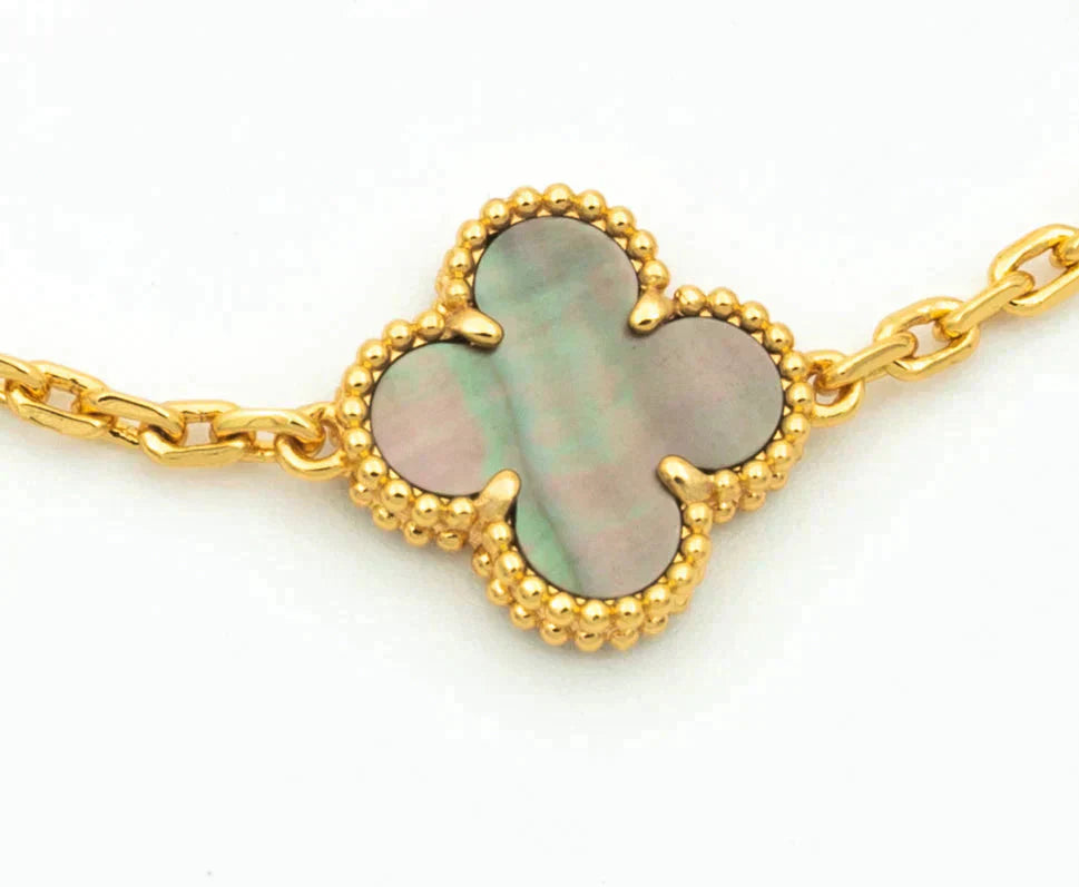[BLUE TEARS] CLOVER 5 MOTIF GRAY MOP BRACELET COLLECTION