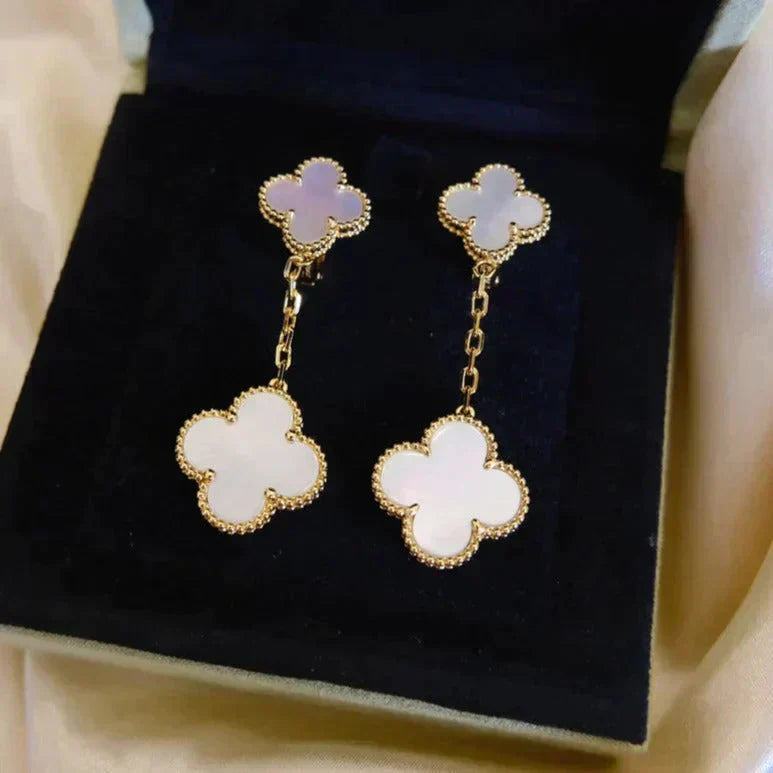 [BLUE TEARS]CLOVER 2 MOTIF WHITE MOP EARRINGS