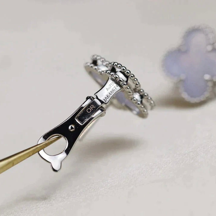 [BLUE TEARS]CLOVER MEDIUM 1 MOTIFS  WHITE MOP EARRINGS SILVER