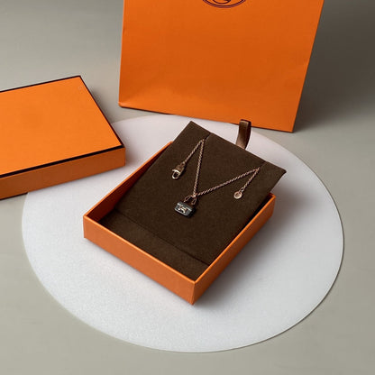 [BLUE TEARS]CONSTANCE BLACK PEDANT PINK GOLD NECKLACE