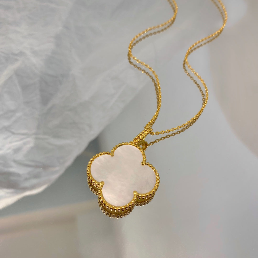 [BLUE TEARS]CLOVER 25MM MOP LARGE PENDANT NECKLACE