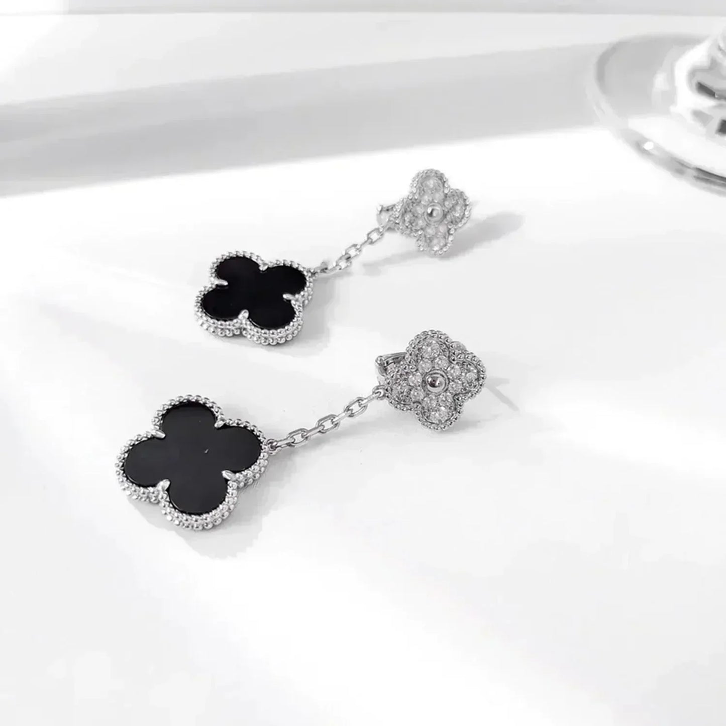 [BLUE TEARS]CLOVER 2 MOTIFS  DIAMOND ONYX EARRINGS SILVER