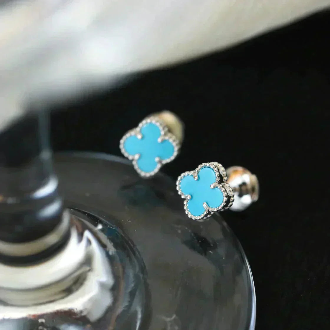 [BLUE TEARS]CLOVER MINI 9.5MM ONYX STUD EARRINGS SILVER