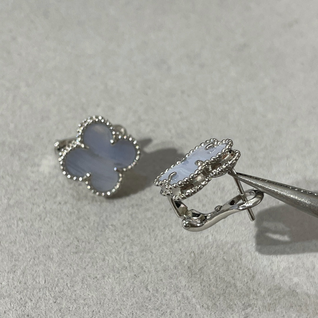 [BLUE TEARS]CLOVER CHALCEDONY SILVER STUD EARRINGS