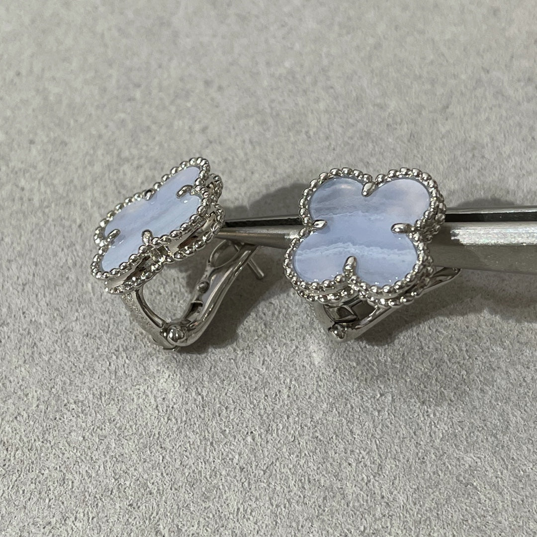[BLUE TEARS]CLOVER CHALCEDONY SILVER STUD EARRINGS