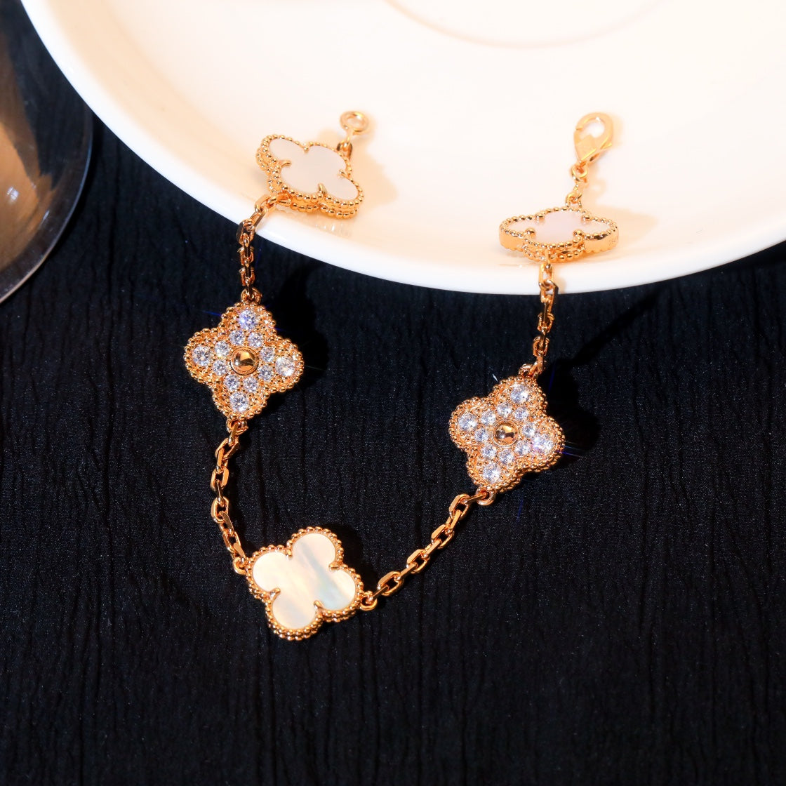 [BLUE TEARS]CLOVER BRACELET 5 MOTIF WHITE MOP DIAMOND