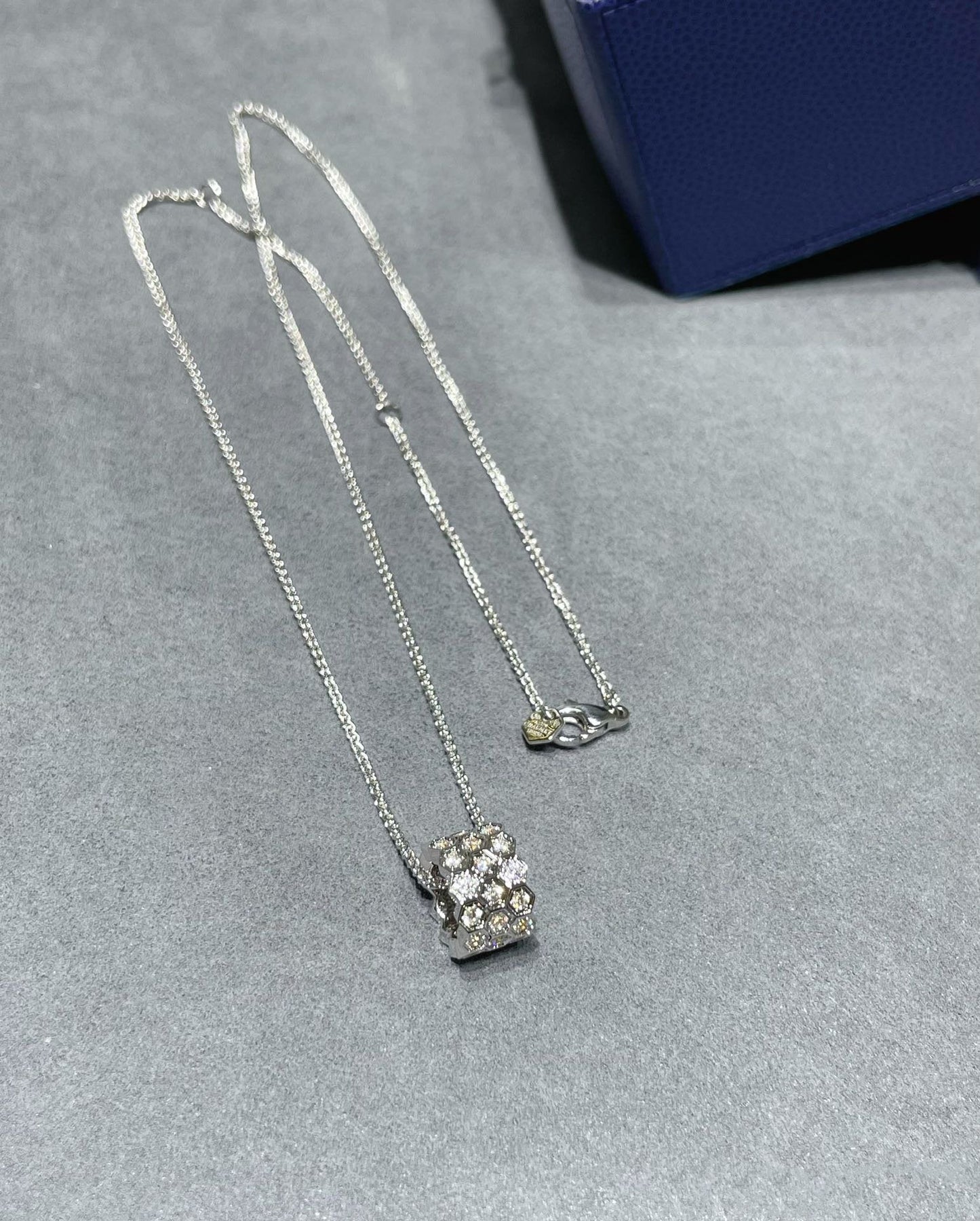 [BLUE TEARS]BEE LOVE DIAMOND PAVED 3 ROW NECKLACE