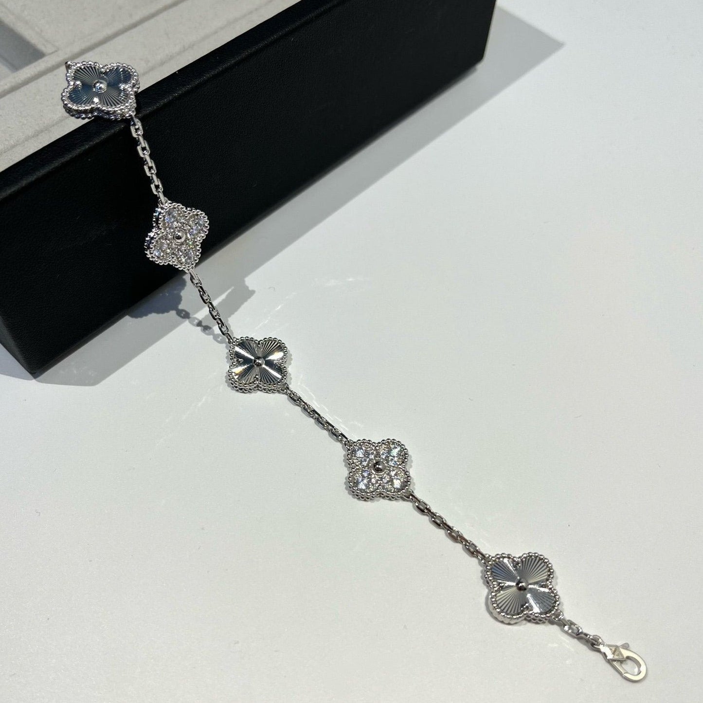 [BLUE TEARS] CLOVER 5 MOTIF LASER BRACELET COLLECTION