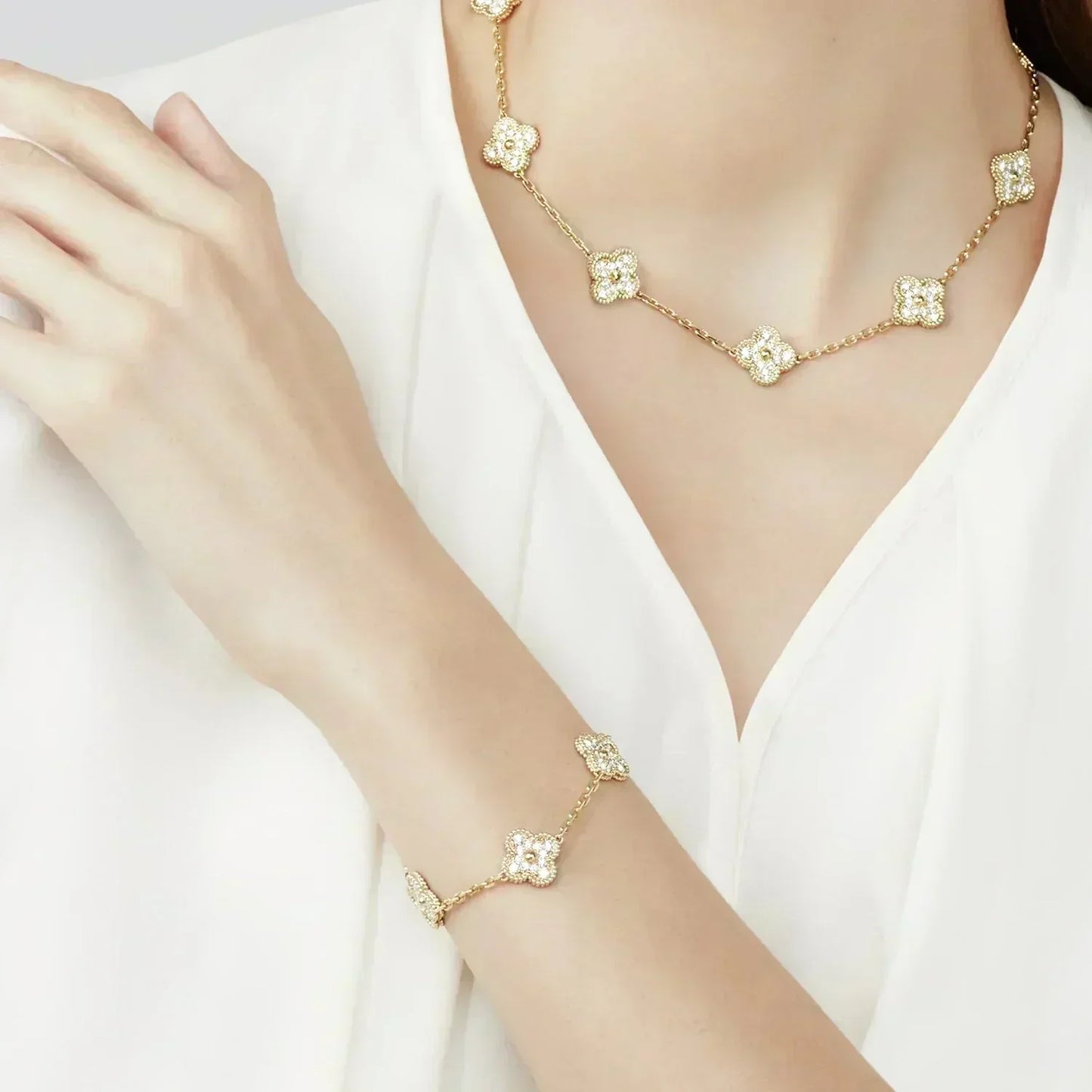 [BLUE TEARS]CLOVER 5 MOTIFS  FULL DIAMOND BRACELET