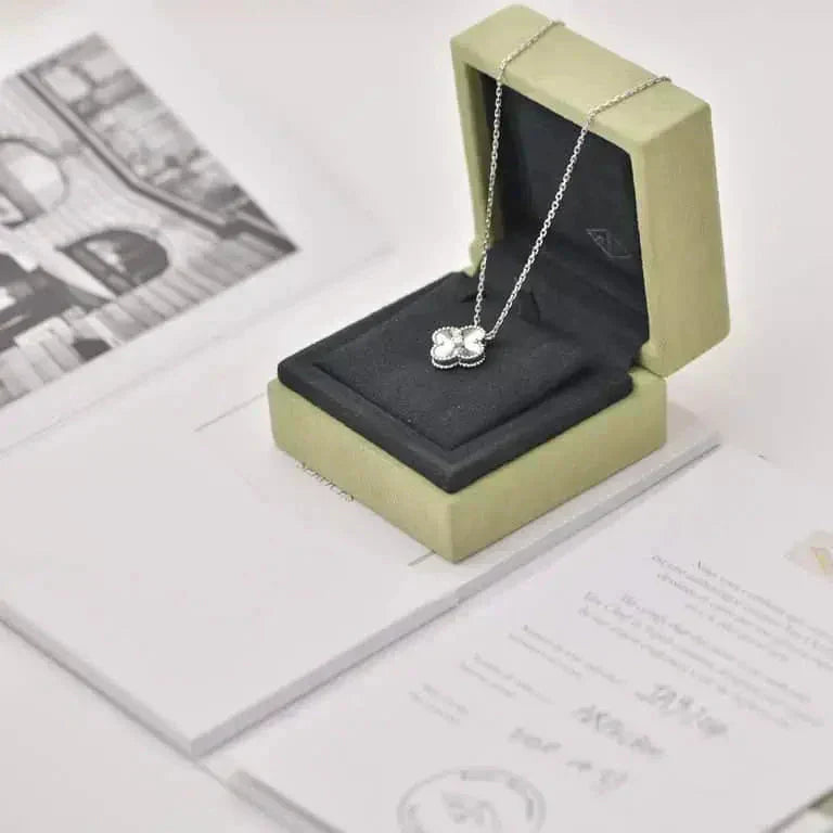 [BLUE TEARS]CLOVER  15MM DIAMOND LASER NECKLACE SILVER