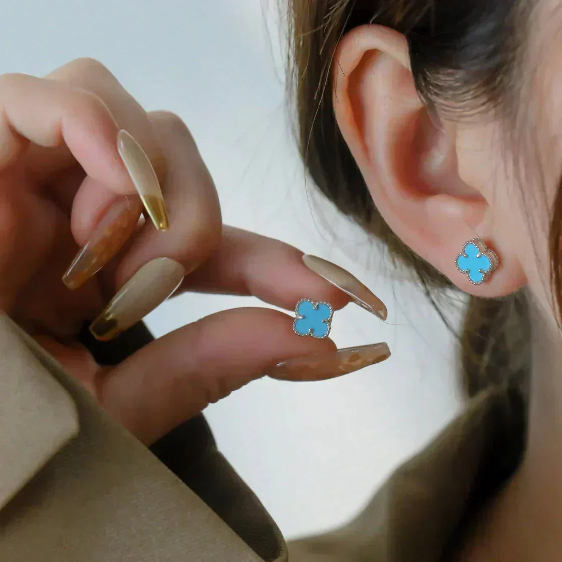 [BLUE TEARS]CLOVER MINI 9.5MM ONYX STUD EARRINGS SILVER