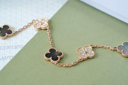 [BLUE TEARS] CLOVER 5 MOTIF GRAY MOP BRACELET COLLECTION